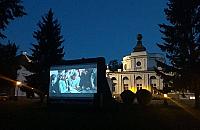Kino letnie i koncerty w parku w Jab�onnie. �wietny repertuar