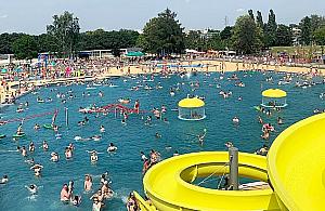 Tłumy na Moczydle. Gdzie są inne pływalnie pod chmurką?