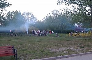 Spór nad grillem na Jelonkach. "Park tonie w dymie"