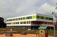 Nowy żłobek bez wentylacji. "Maluchy gotują się w upale"