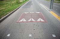 Absurd z Wawra. Mieszkańcy: progi założyć, progi zdjąć