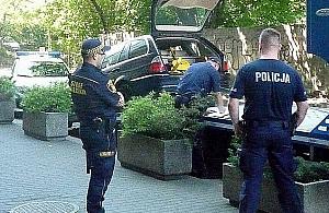 Próbowali zdjąć blokadę. "Rozbił młotkiem"