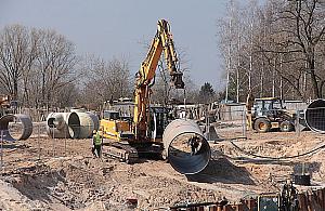 "Mieszkamy w Wawrze. Nie mamy wody, gazu, kanalizacji ani chodnika"