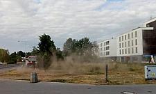 Trawy brak, kosiarki w ruchu. "To jakaś epidemia"