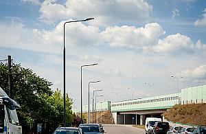 Wakacyjne remonty trwają. Więcej światła dla Białołęki