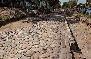 Targówek od podszewki. Odkryto przedwojenny bruk