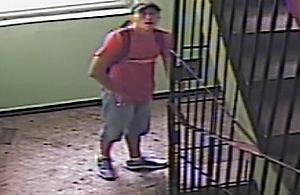 Złodziej grasuje po klatkach Bródna. Rozpoznajesz?