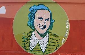 Kim jest kobieta na muralu? "Potrzymamy was chwilę w niepewności"