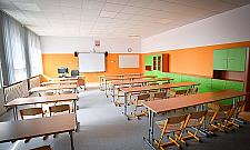 Pierwszy dzwonek za nami. Opóźniona szkoła wreszcie pracuje