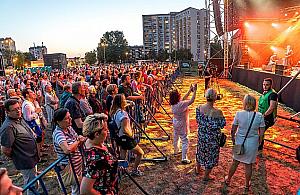 Kochamy "darmowe" koncerty. Kosztują setki tysięcy