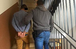 Włamania do aut. "Giną laptopy, dokumenty, radia"