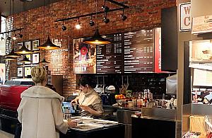 Magia metra. Costa chce na Targówek