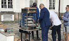 Pałacowa prezentacja siatkarek. Entuzjaści pizzy też tam byli