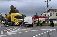 Powa�ny wypadek w Jab�onnie. Jedna osoba w szpitalu