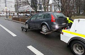 Holowanie za friko. Kierowcy ignorują kary