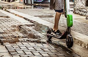 "Chłopiec na hulajnodze potrącił moją babcię. Gdzie byli rodzice?"