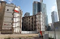 Nowy symbol Warszawy. Rudera między wieżowcami