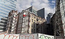 Nowy symbol Warszawy. Rudera między wieżowcami