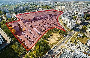 Działka z Tesco na sprzedaż. Co z marketem?