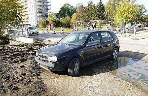 Splądrowali auto na oczach sąsiadów. "Obojętni na cudze nieszczęście"