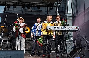 "Znamy się tylko z widzenia". Legendarny zespół zagra w stolicy