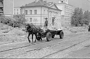 Autem, wozem czy... śmigłowcem? Warszawa 60 lat temu