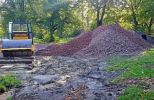 Naprawiają czy psują? Remont w parku Młocińskim