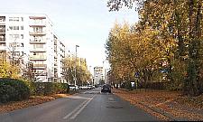 Pieszych nie widać, kierowcy pędzą. "Zgodne z projektem"