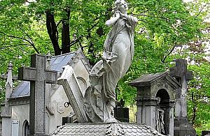 "Smutna doba, często śnieżna". Zaduszki w dawnej Warszawie