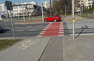 Auto blokuje chodnik? Zrób zdjęcie i działaj