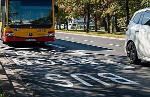 Buspasy na zawsze. Trzaskowski: "Poprawią jakość powietrza"