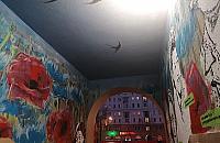Niezwykły, kobiecy mural. "Odmienił obskurne przejście"