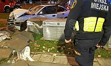 O włos od tragedii. Szaleńczy rajd po chodniku