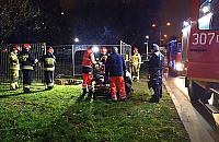 Wypadek na Jelonkach. Mężczyzna wpadł do wykopu