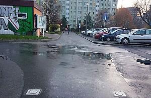 Mieszkańcy usuwają słupki z osiedla. "Jak dżuma i cholera"