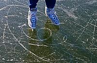 Otwarcie lodowiska prze�o�one. Czekaj� na mr�z