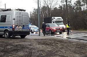 Potrącił pieszego i uciekł. Trwają poszukiwania sprawcy