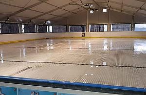 Ślizgawka za darmo. Lodowisko na Bemowie zaprasza