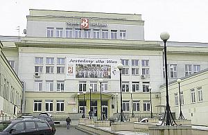 Szpital Bielański zmienia logo. Ale po co?