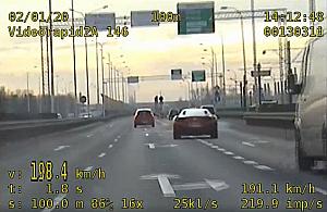 P�dzi� mostem 200 km/h. Kierowca ferrari zatrzymany [FILM]