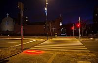 Przejście dla... wpatrzonych w telefon. Drogowcy testują nowinkę