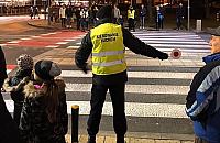 Galeria Młociny kieruje ruchem. Aktywiści na NIE