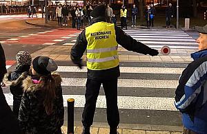 Galeria Młociny kieruje ruchem. Aktywiści na NIE