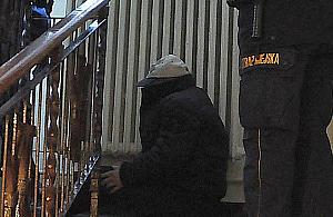 Zasnął na klatce, skopał strażnika. Interwencja na Kasprowicza