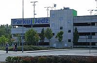 Brakuje miejsc parkingowych, ale... mieszkańcy nie chcą parkingu