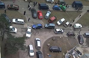 Miasto zbuduje parking przy kościele na Wawrzyszewie? "Wierni blokują chodniki"