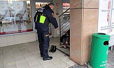 Szedł boso przez Muranów. Strażnik dał mu buty