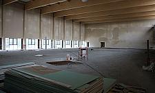 Budowa hali sportowej w Chotomowie na finiszu. Kiedy otwarcie?