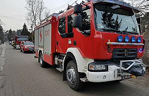 Alarm chemiczny na Białołęce. Znaleziono tajemnicze beczki