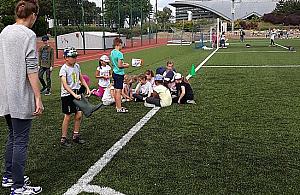 Sanepid bada boiska na Targówku. Chodzi o trujący granulat